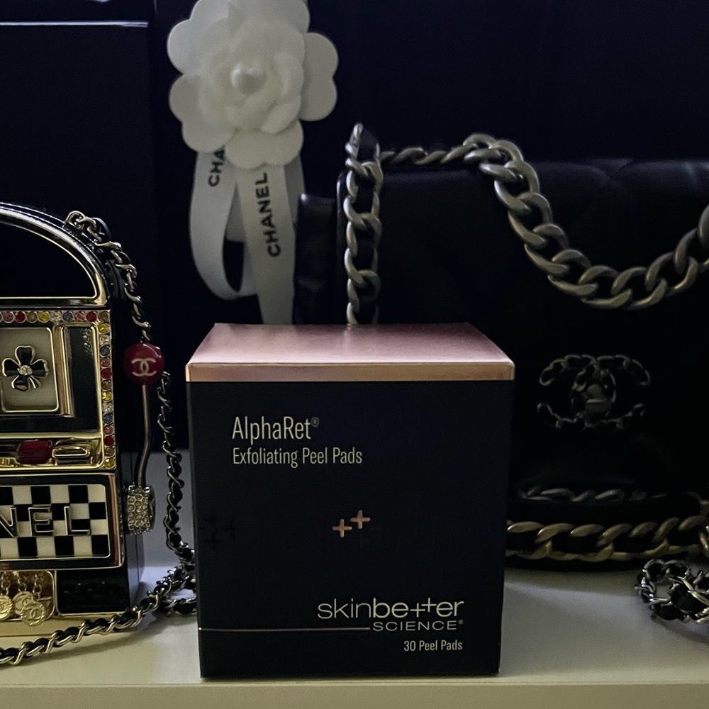 Alpharet Exfoliating Pads By SKINBETTER Science